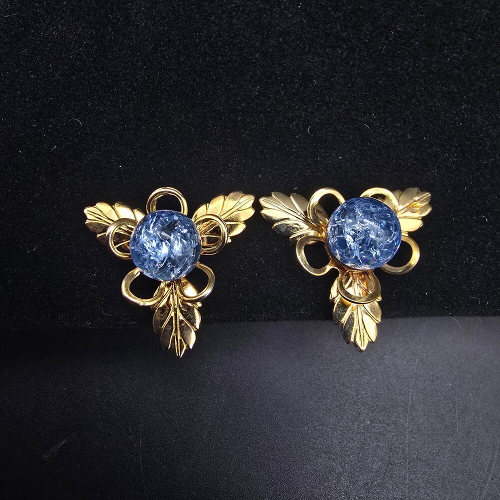 Gold Tone Leaf Blue Clip On Earrings Vintage Costume Jewelry